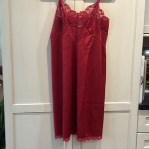 Vintage hand dyed slip with lace bodice. Size M